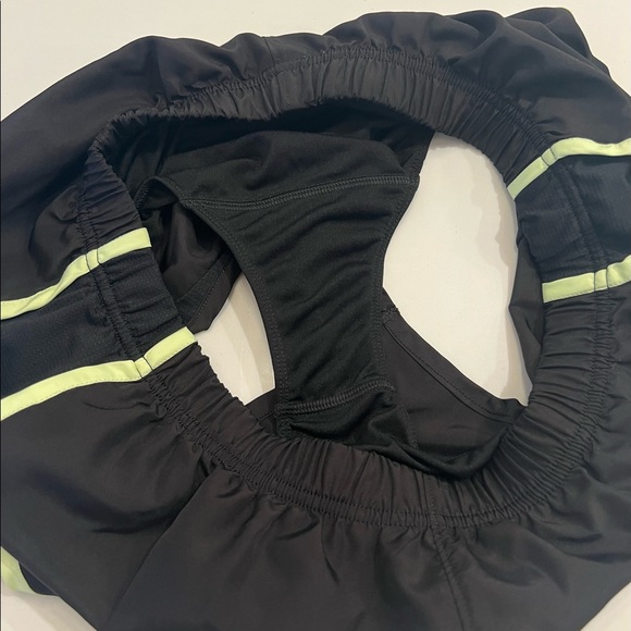 NWOT Workout Shorts - Picture 3 of 4